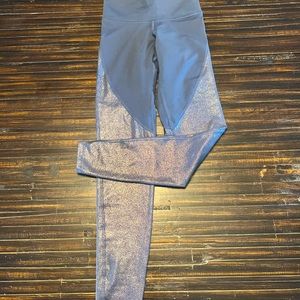 Old Navy Active Go-Dry leggings. XS gray with silver metallic shimmer.
